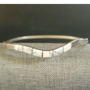 Vintage Mexico Silver Tone White Inlay V Bangle Bracelet Size 7 Southwestern